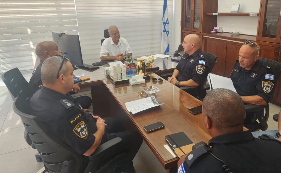 قائد شُرطة الشّمال يلتقي برئيس اللجنة المُعيّنة في النّاصرة